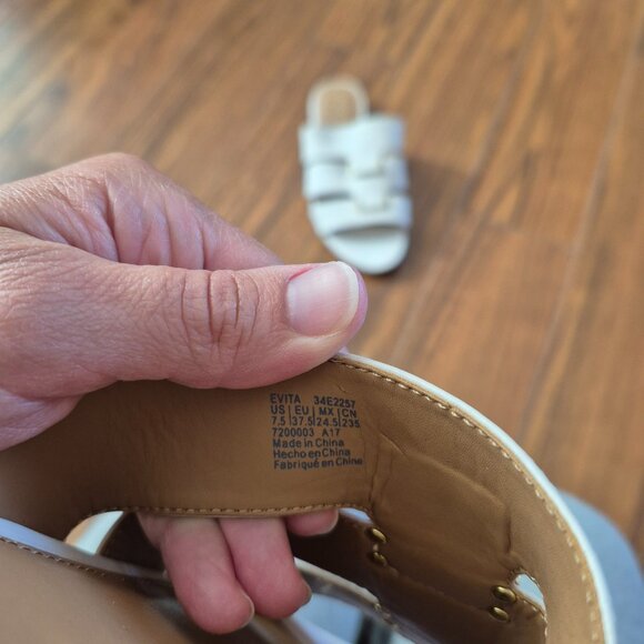 Calvin Klein Size 7.5 Woman's Slide Sandals - Picture 7 of 7